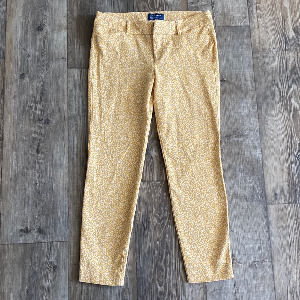 Old Navy Mustard Yellow and White Printed Pixie Pants